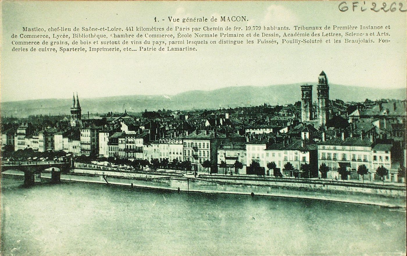 Vue générale de Mâcon. Mastico, chef-lieu de Saône-et-Loire, 441 kilomètres de Paris par chemin de fer. 19 779 habitants. Tribunaux de première instance et de commerce, lycée, bibliothèque, chambre de commerce, école normale primaire et de dessin, académie des lettres, sciences et arts. Commerce de grains, de bois et surtout de vins du pays, parmi lesquels on distingue les fuissés, pouilly-solutré et les beaujolais. Fonderies de cuivre, sparterie, imprimerie, etc....Patrie de Lamartine.