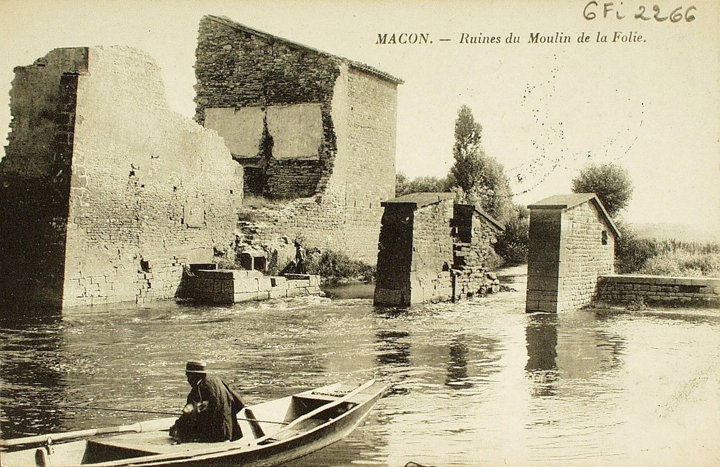 Mâcon. Ruines du moulin de la Folie.