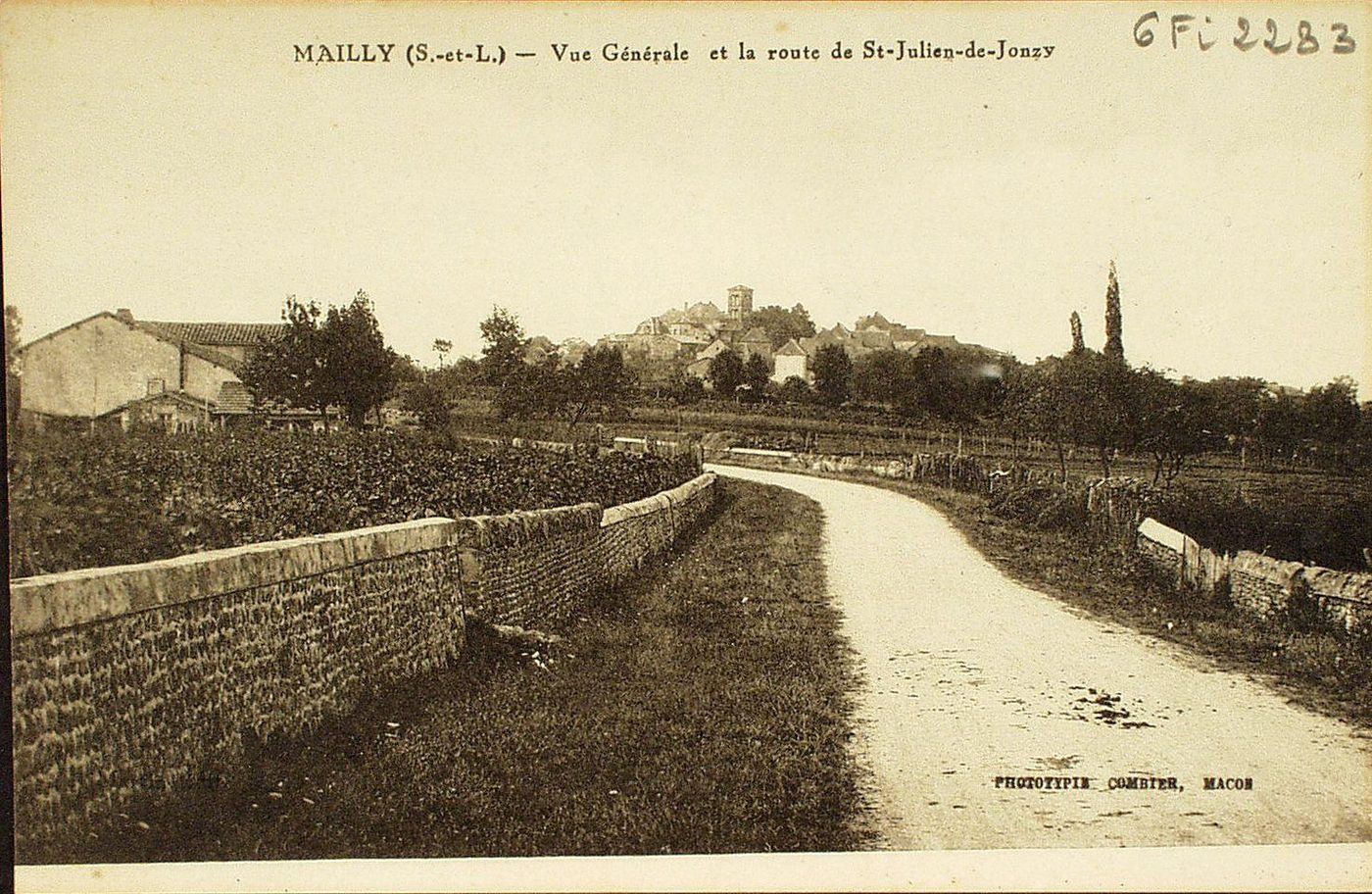 Mailly. Vue générale et la route de Saint-Julien-de-Jonzy.