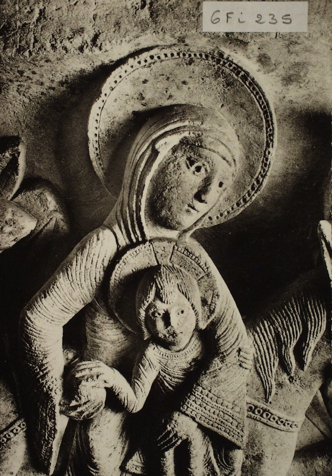 Cathédrale d'Autun. La vierge et l'enfant Jésus. Fuite en Egypte (XIIe s.)