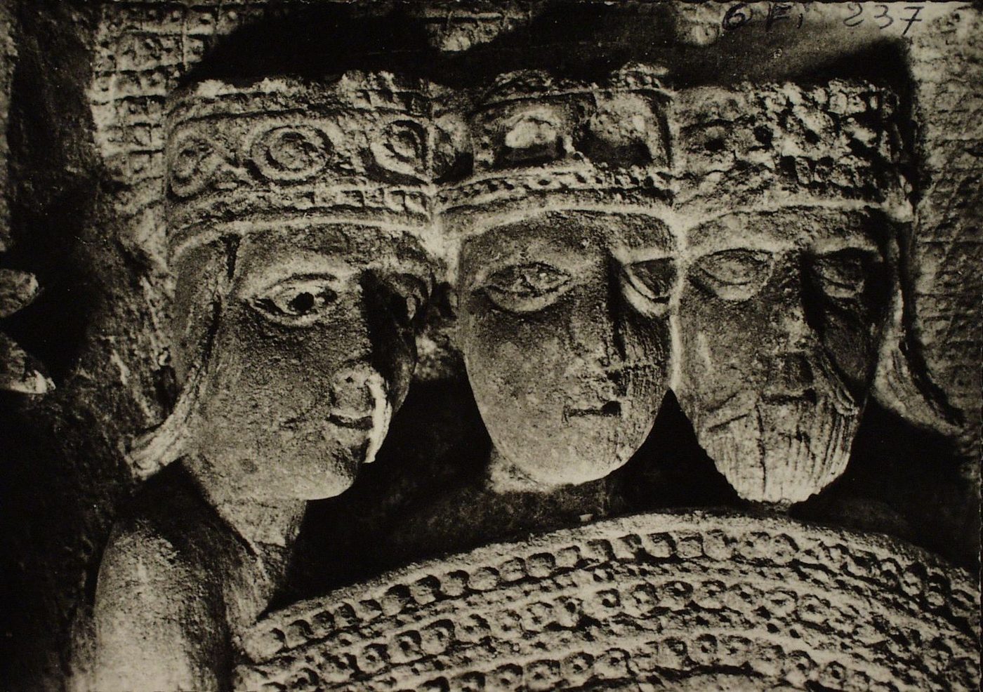 Cathédrale d'Autun. Sommeil des mages. Chapiteau (XIIe s.).