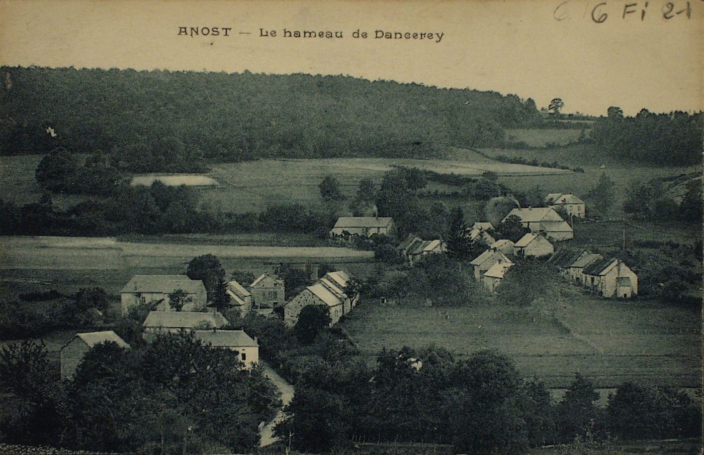 Anost. Le hameau de Dancerey