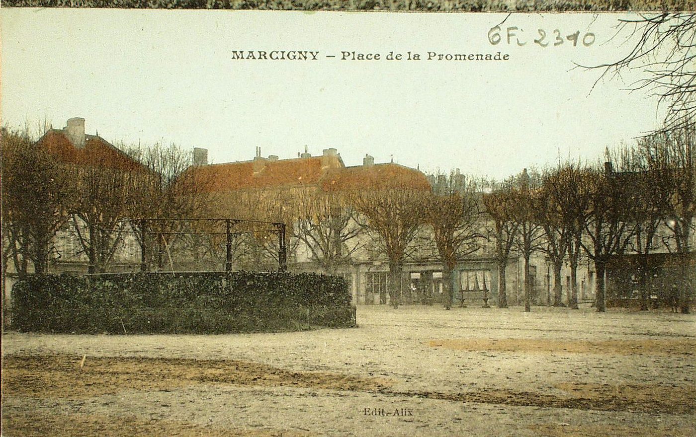 Marcigny. Place de la promenade