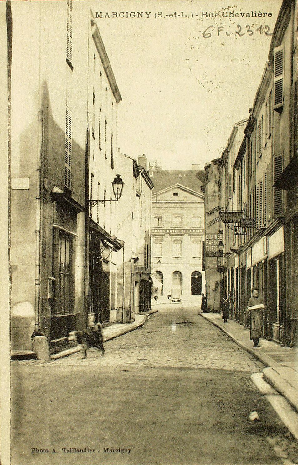 Marcigny. Rue Chevalière.
