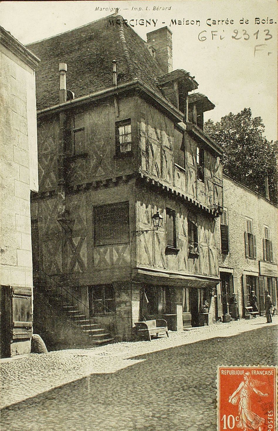 Marcigny. Maison carrée de Bois.