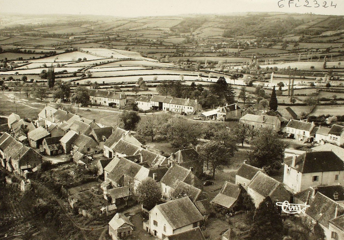 Le Martrat. Vue aérienne. Le bourg.