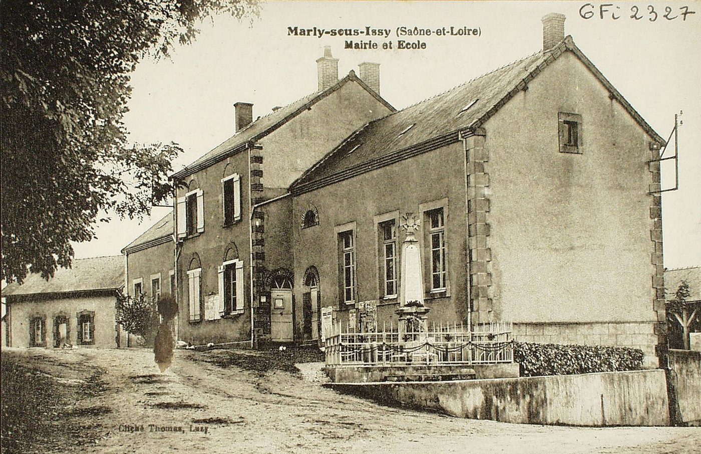 Marly-sous-Issy. Mairie et école.