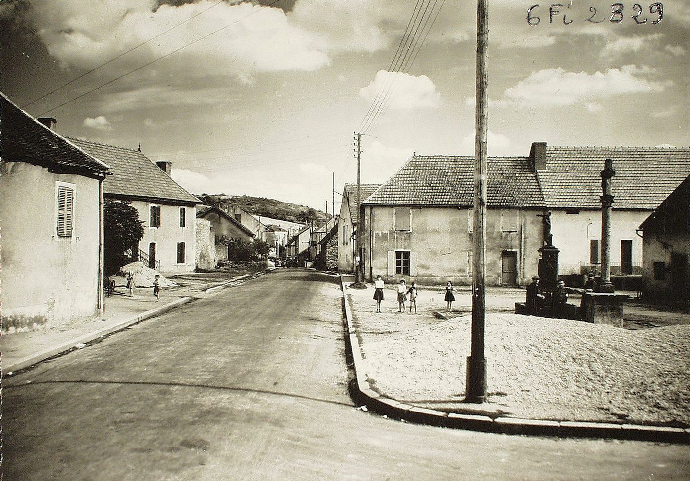 Marmagne. La place.