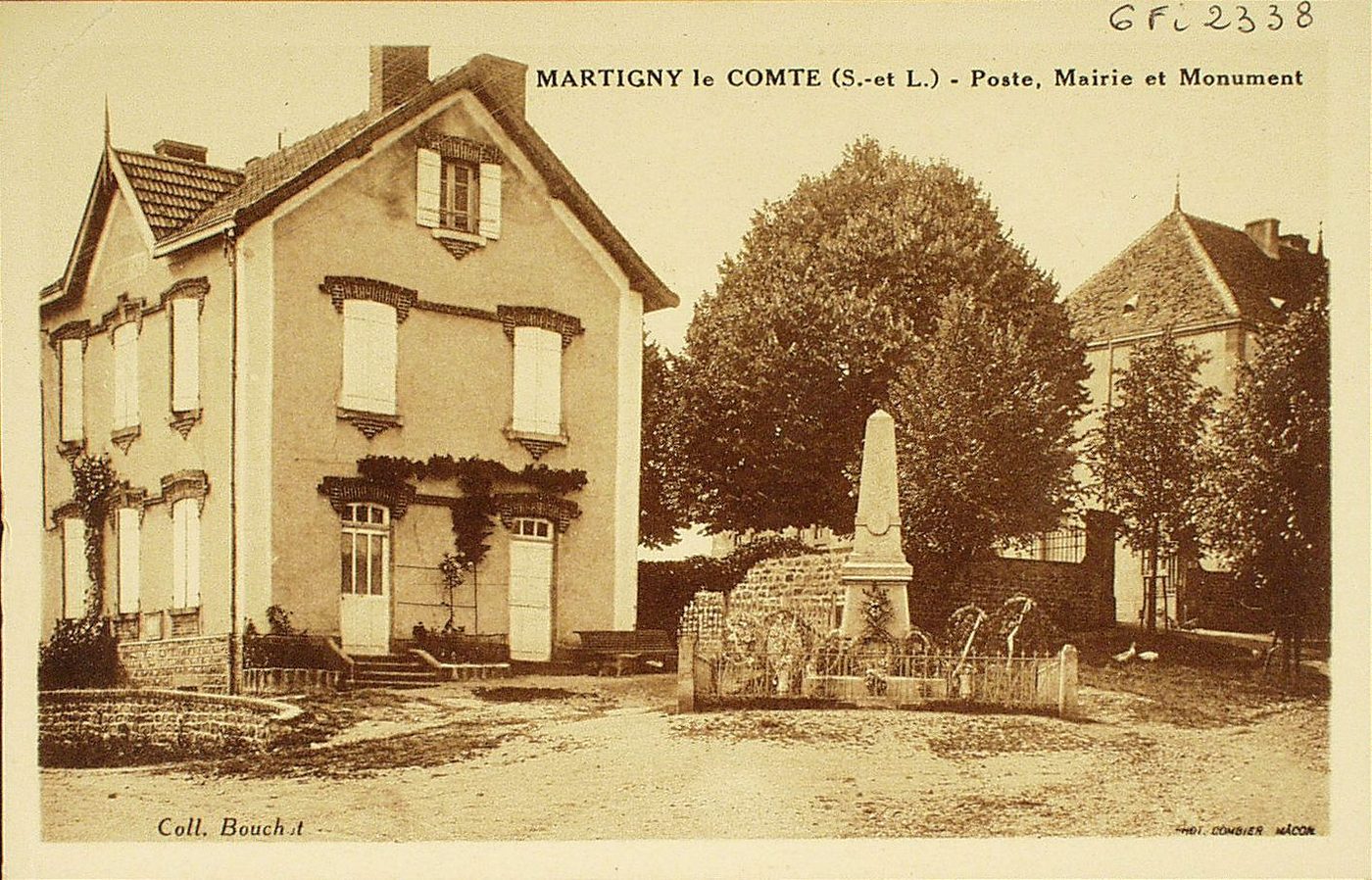 Martigny-le-Comte. Poste, mairie et monument.