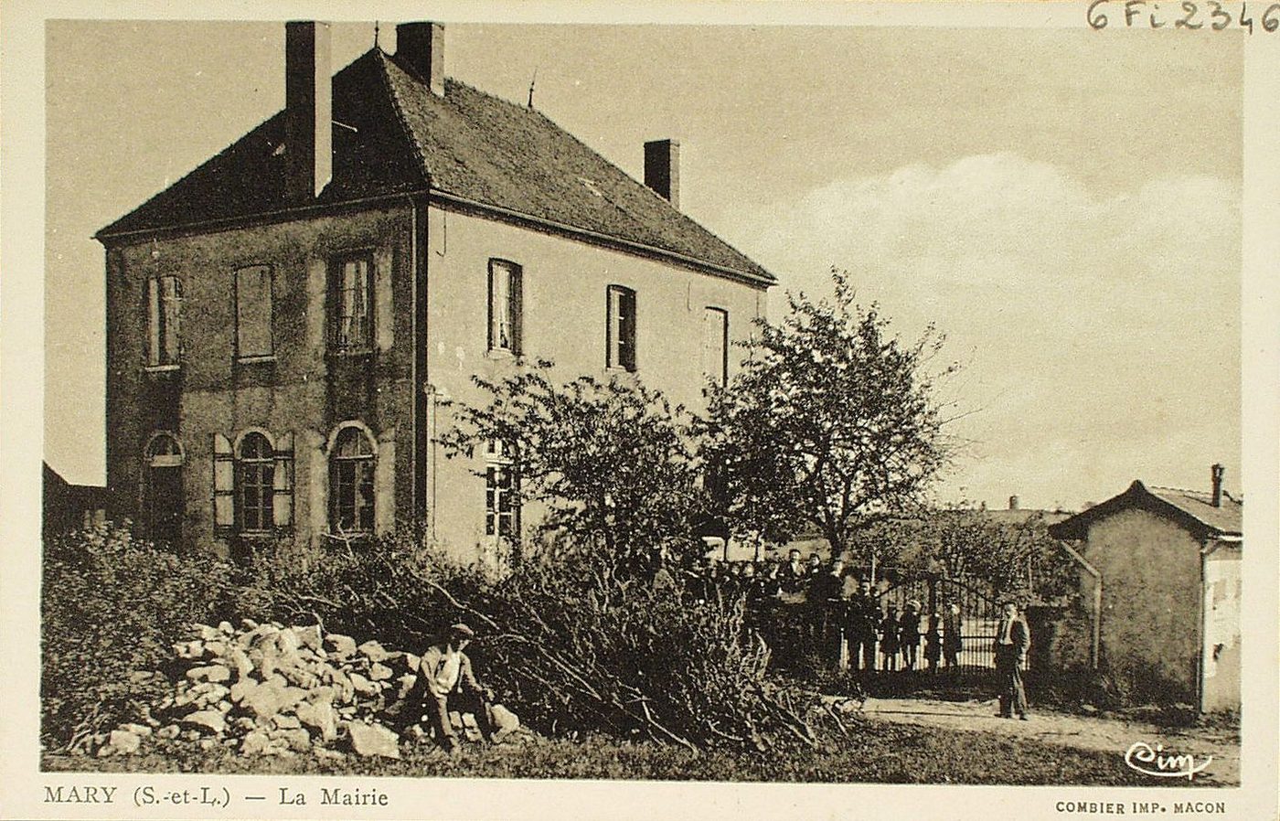 Mary. La mairie.