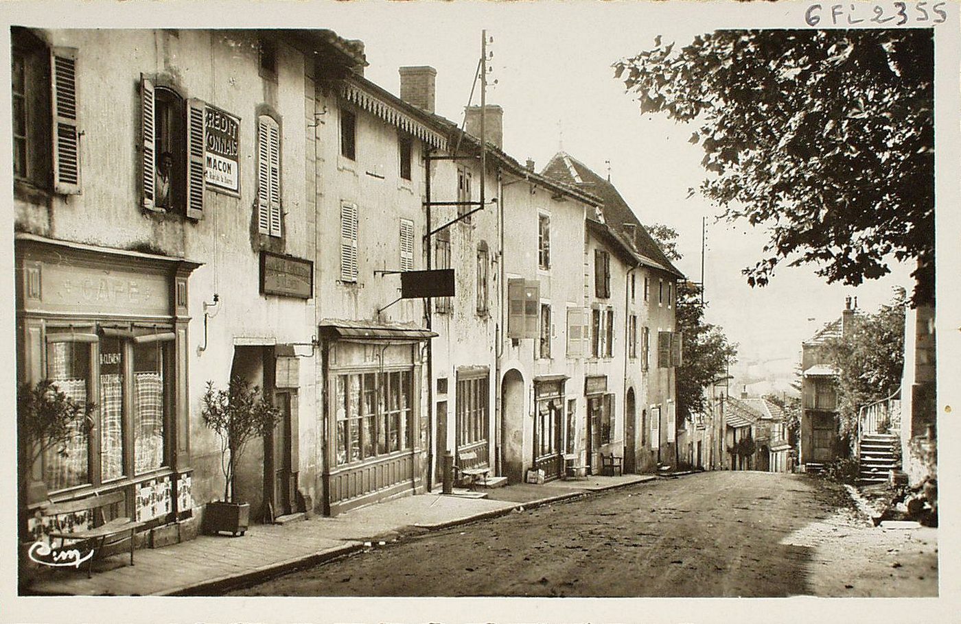 Matour. Route de Saint-Pierre-le-Vieux.