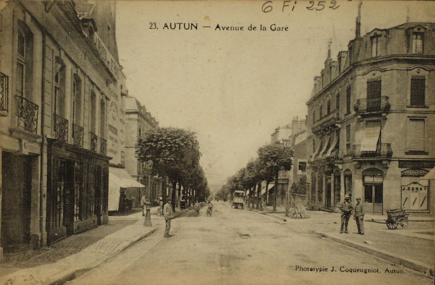 Autun. Avenue de la Gare.