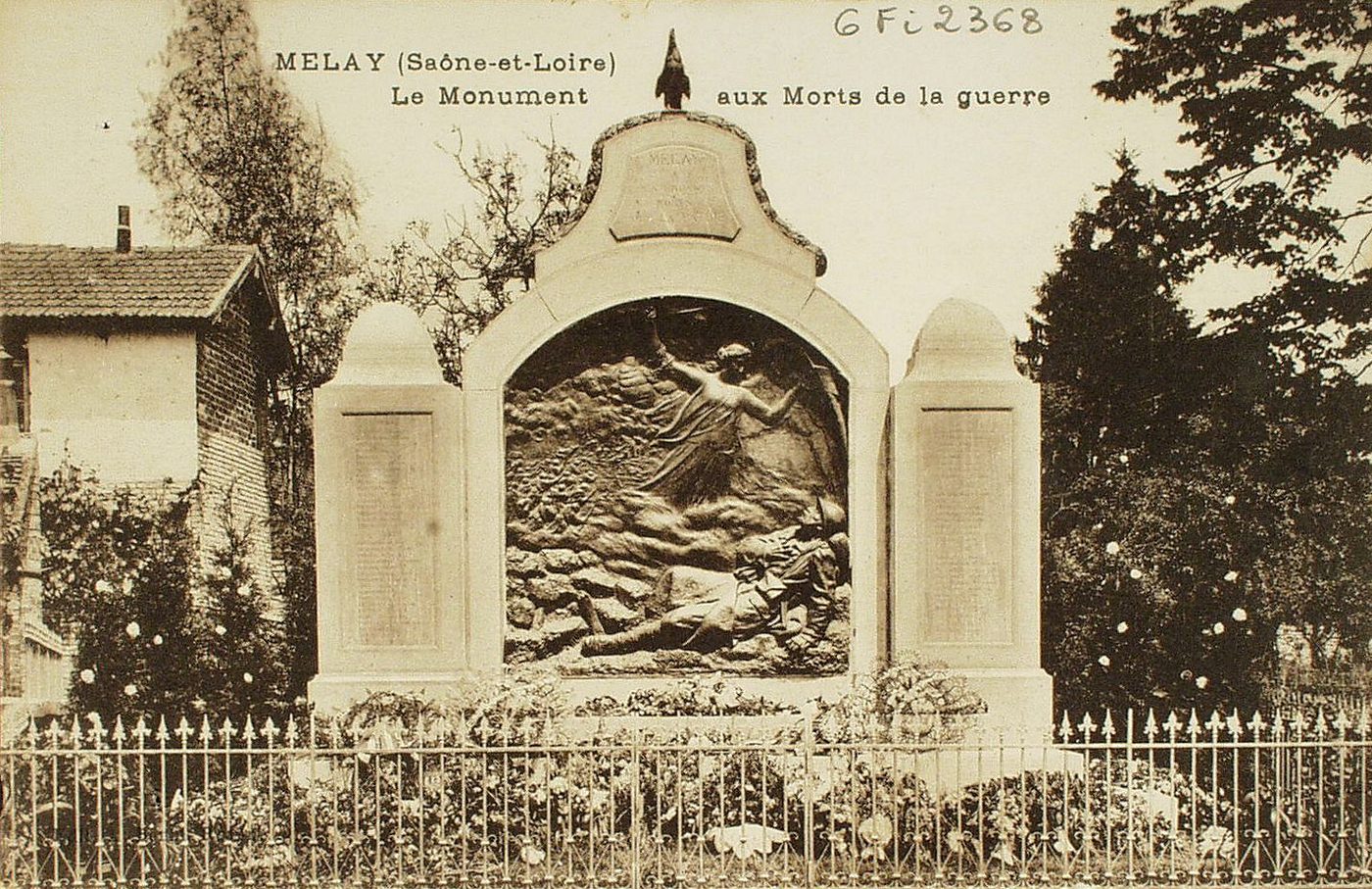 Melay. Le monument aux morts de la guerre.