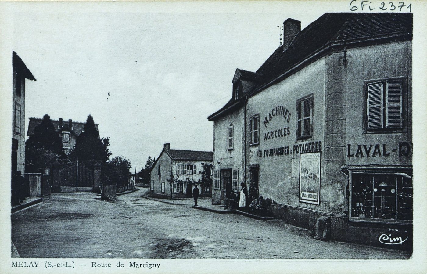 Melay. Route de Marcigny.