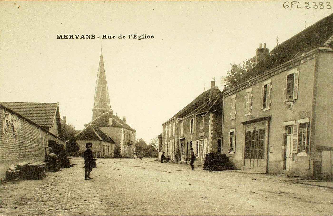 Mervans. Rue de l'église.