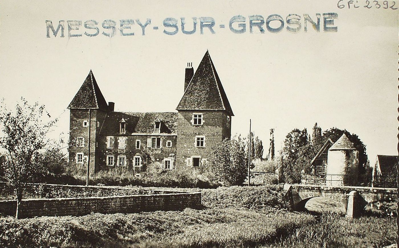 Messey-sur-Grosne. Le château.