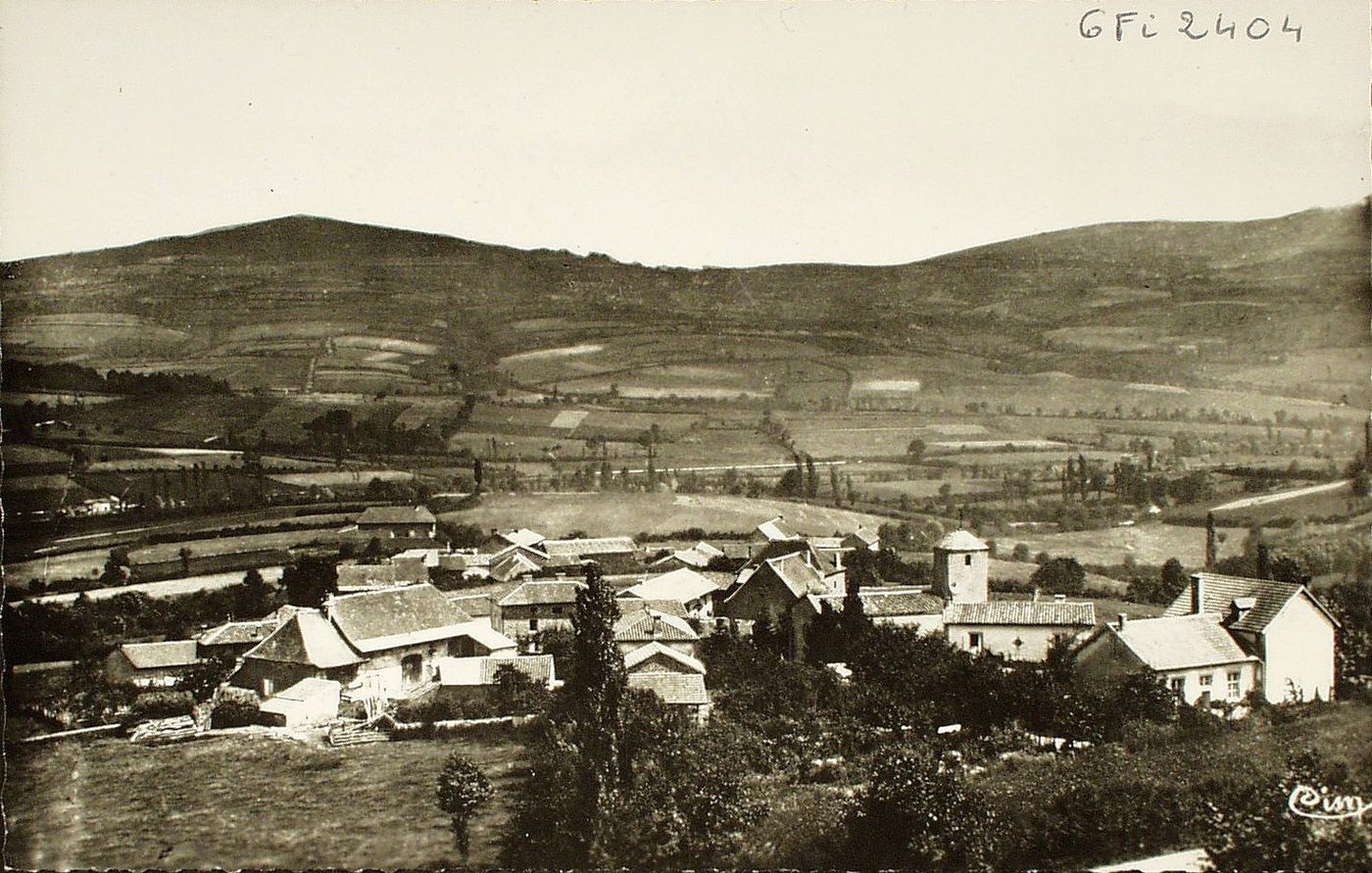 Meulin. Vue panoramique. La superficie est de 558 hectares ; dont 362 en culture, 90 en prairies et 79 en bois. Commerce de bétail et céréales.