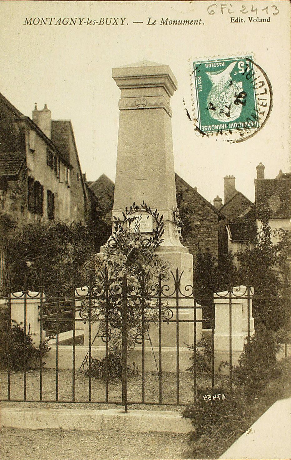 Montagny-lès-Buxy. Le monument.