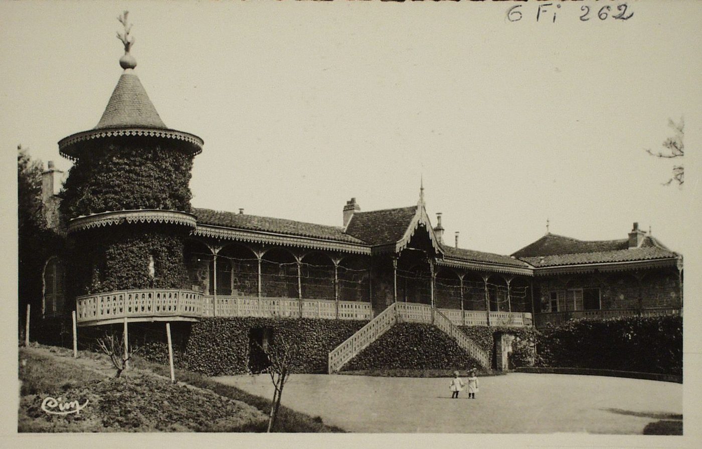 Azé. Montaigre.