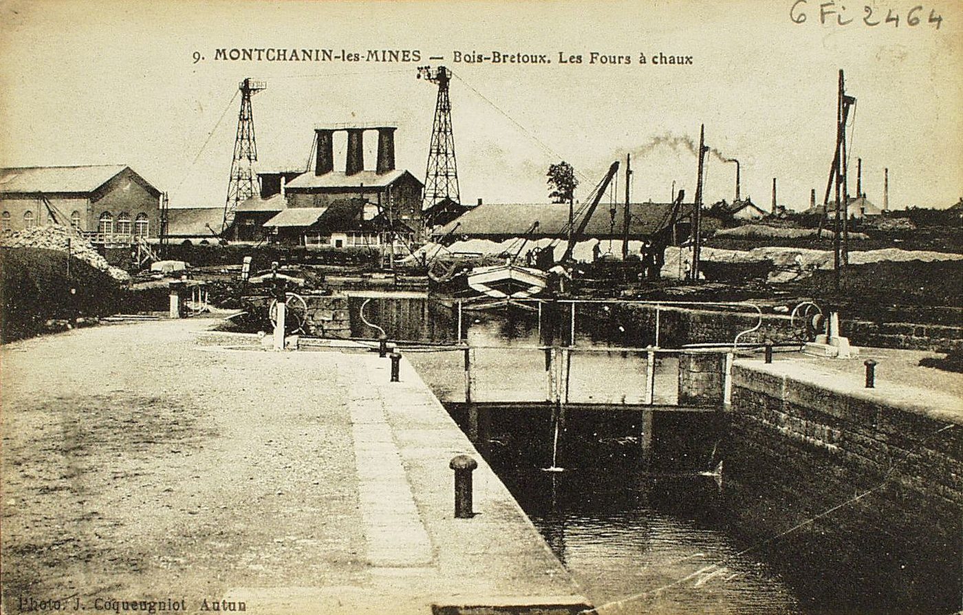Montchanin-les-Mines. Bois-Bretoux. Les fours à chaux.
