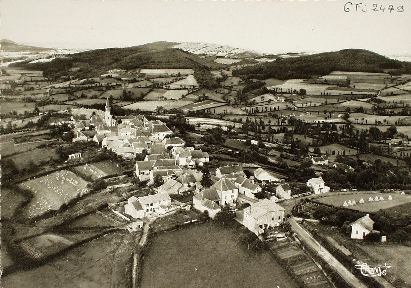 Montmelard. Vue générale aérienne.