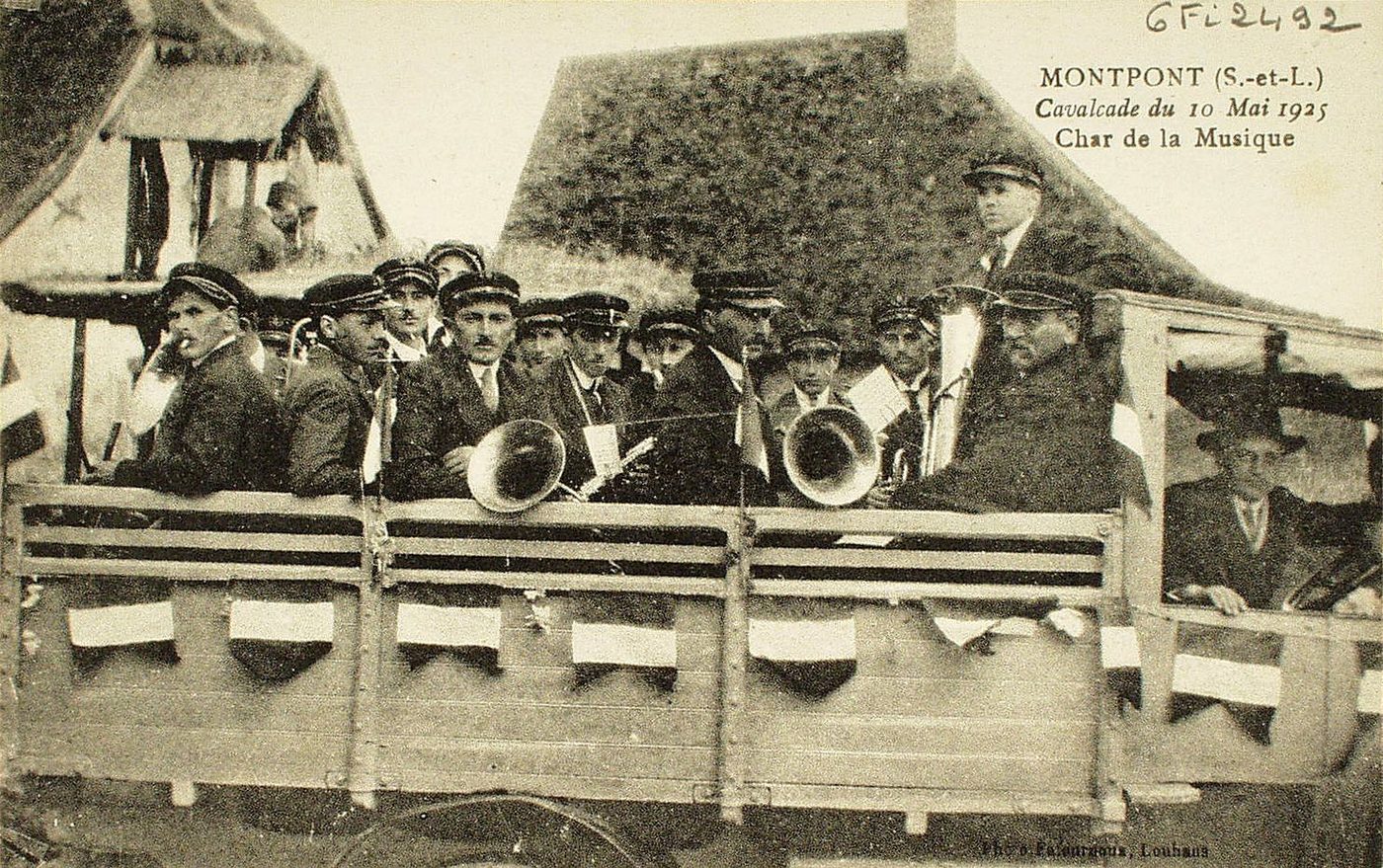 Montpont. Cavalcade du 10 mai 1925. Char de la musique.
