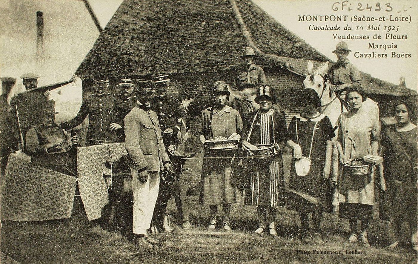 Montpont. Cavalcade du 10 mai 1925. Vendeuse de fleurs. Marquis. Cavaliers boërs.