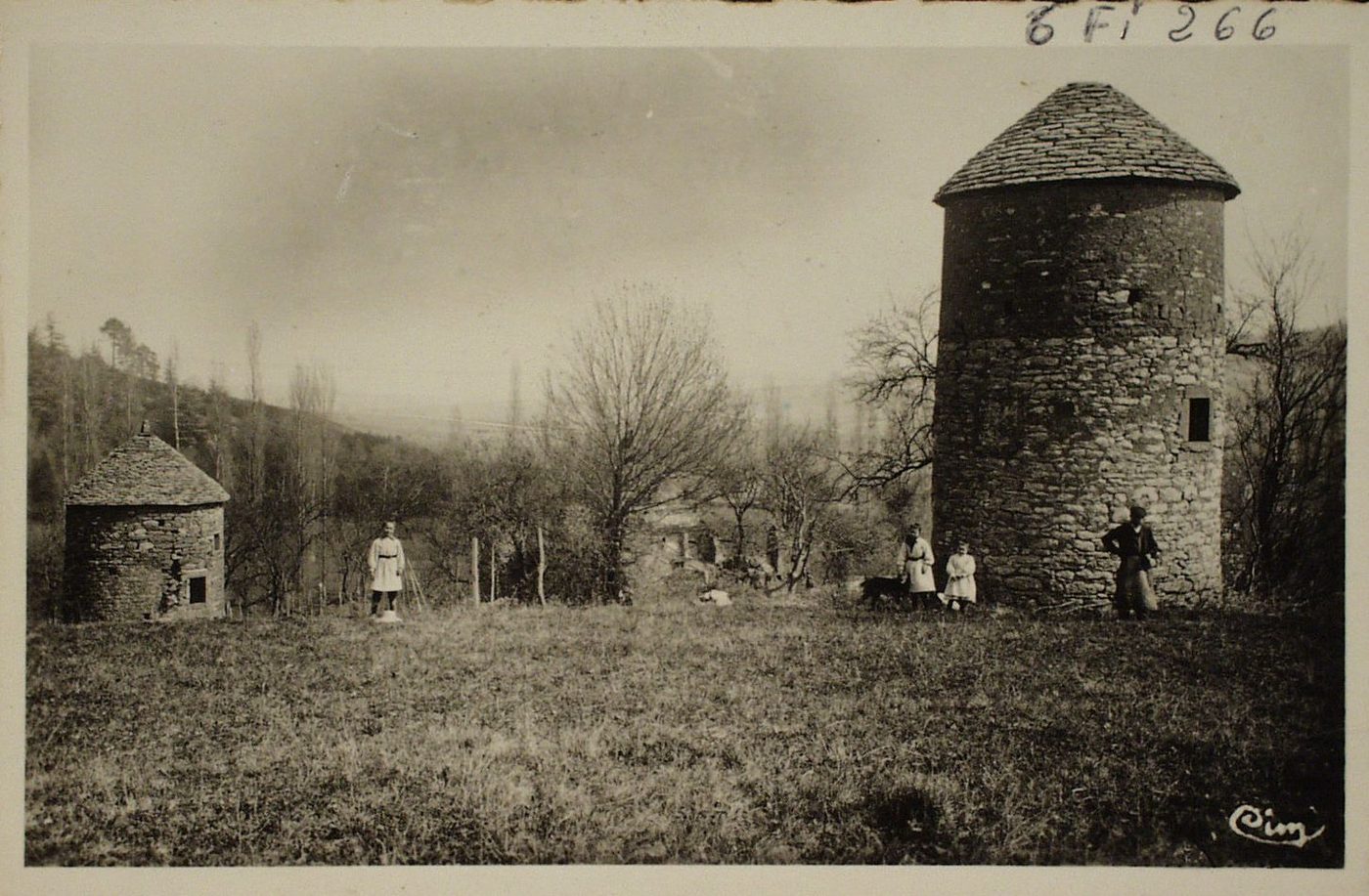 Montchanin-Azé. La tour.
