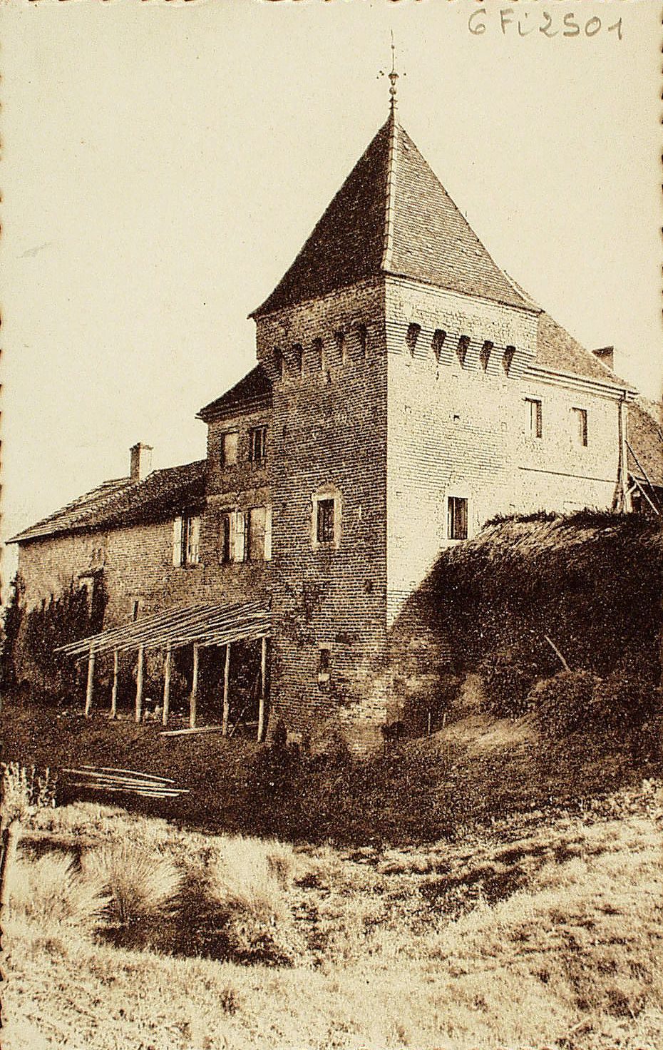Montpont. Château de Duretal.