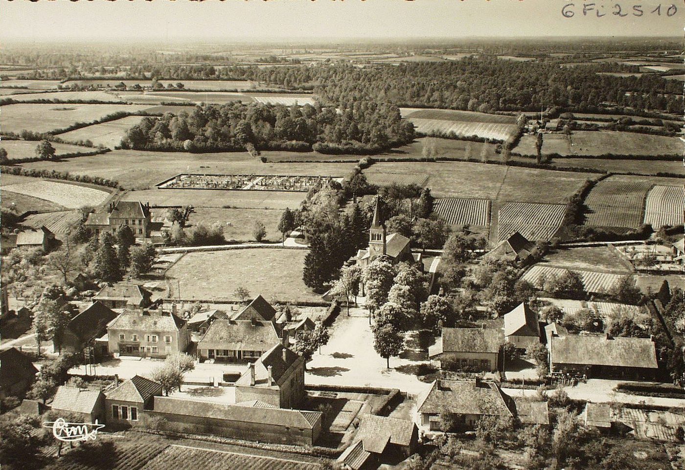 Montret. Vue panoramique aérienne.