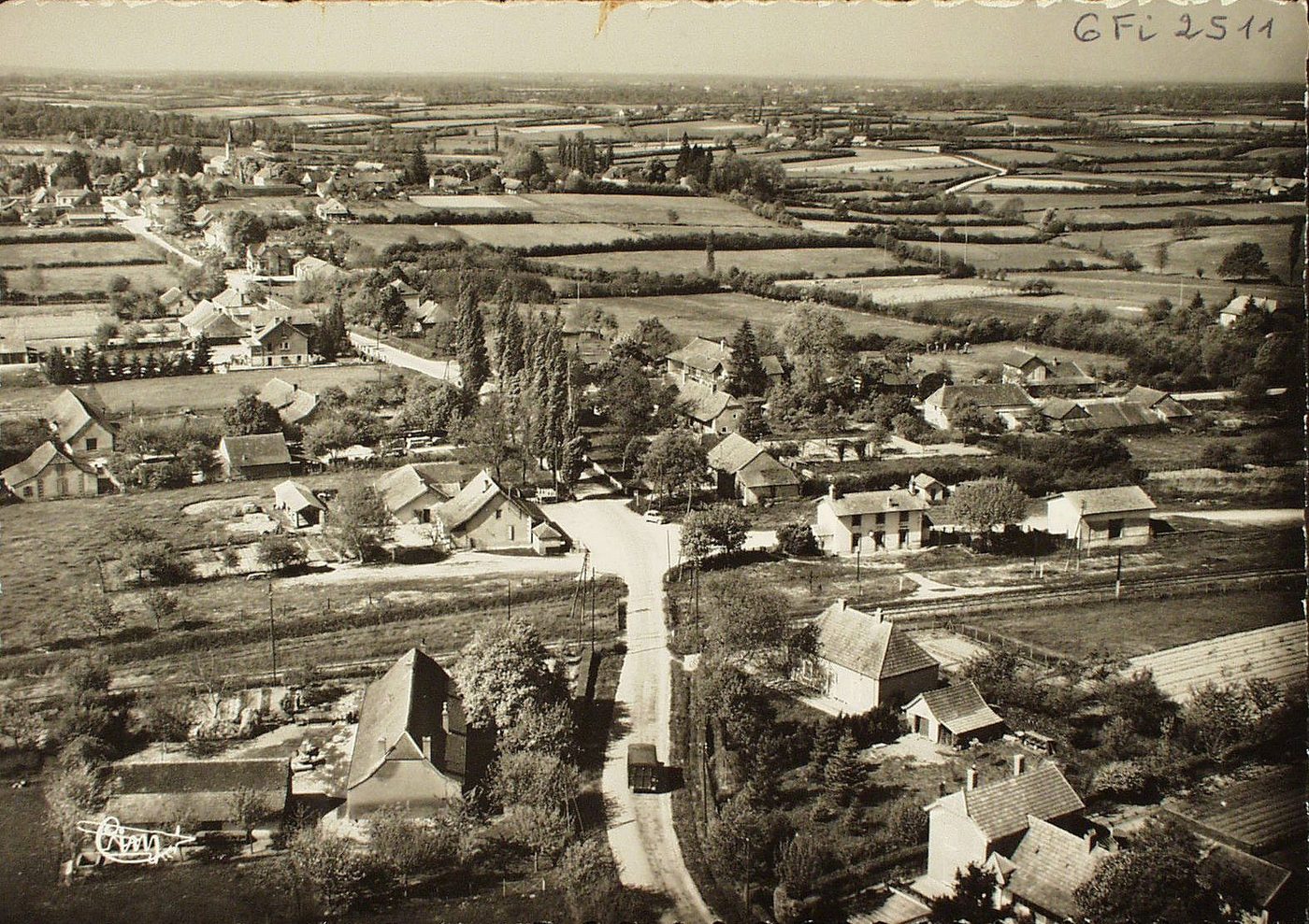 Montret. Vue panoramique aérienne.