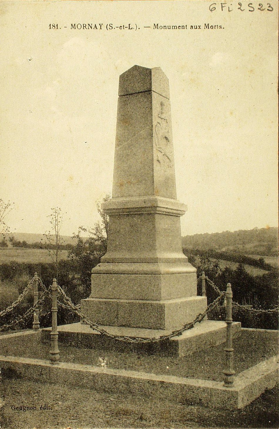Mornay. Monument aux morts.