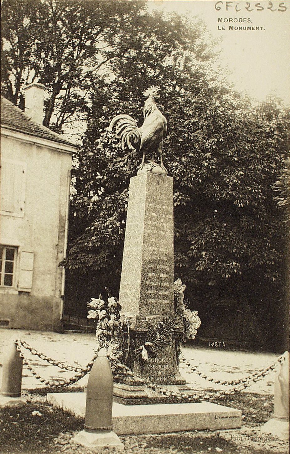 Moroges. Le monument.