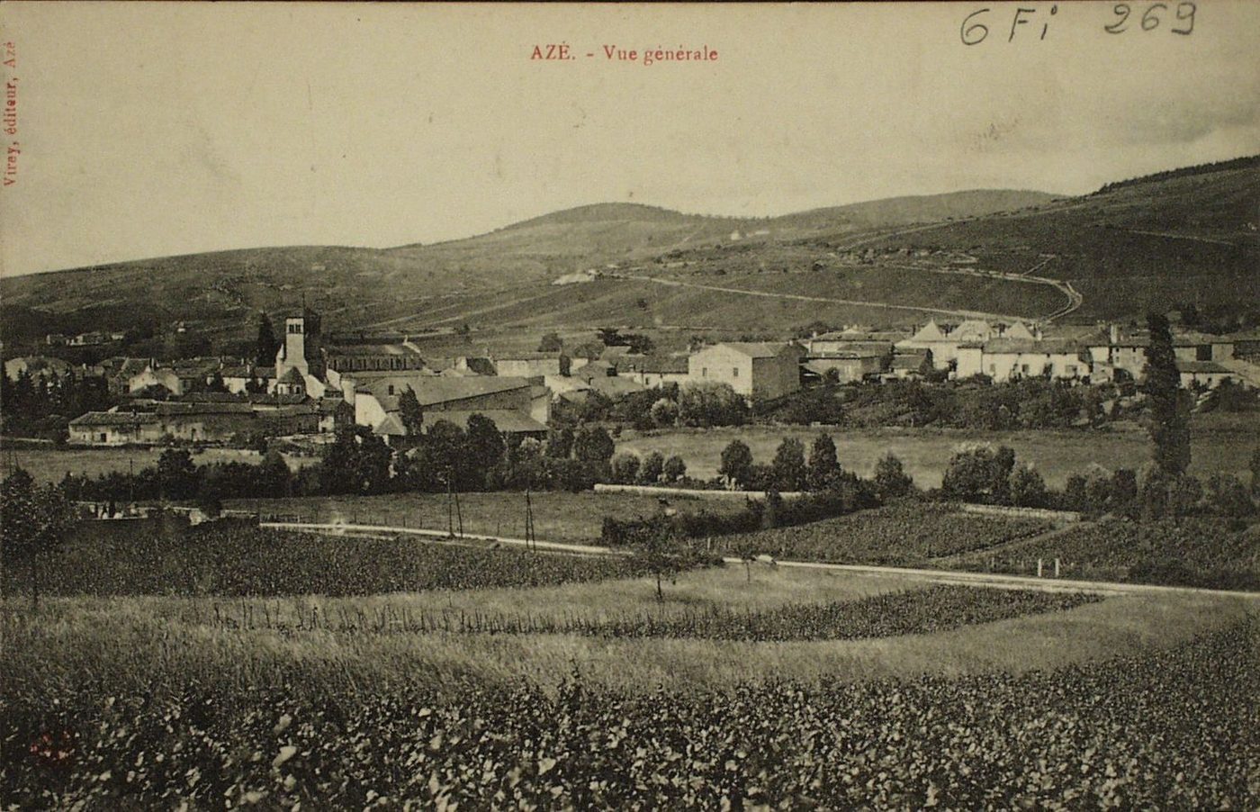 Azé. Vue générale.