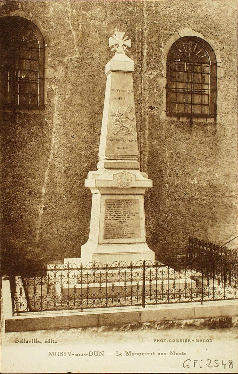 Mussy-sous-Dun. Le monument aux morts.