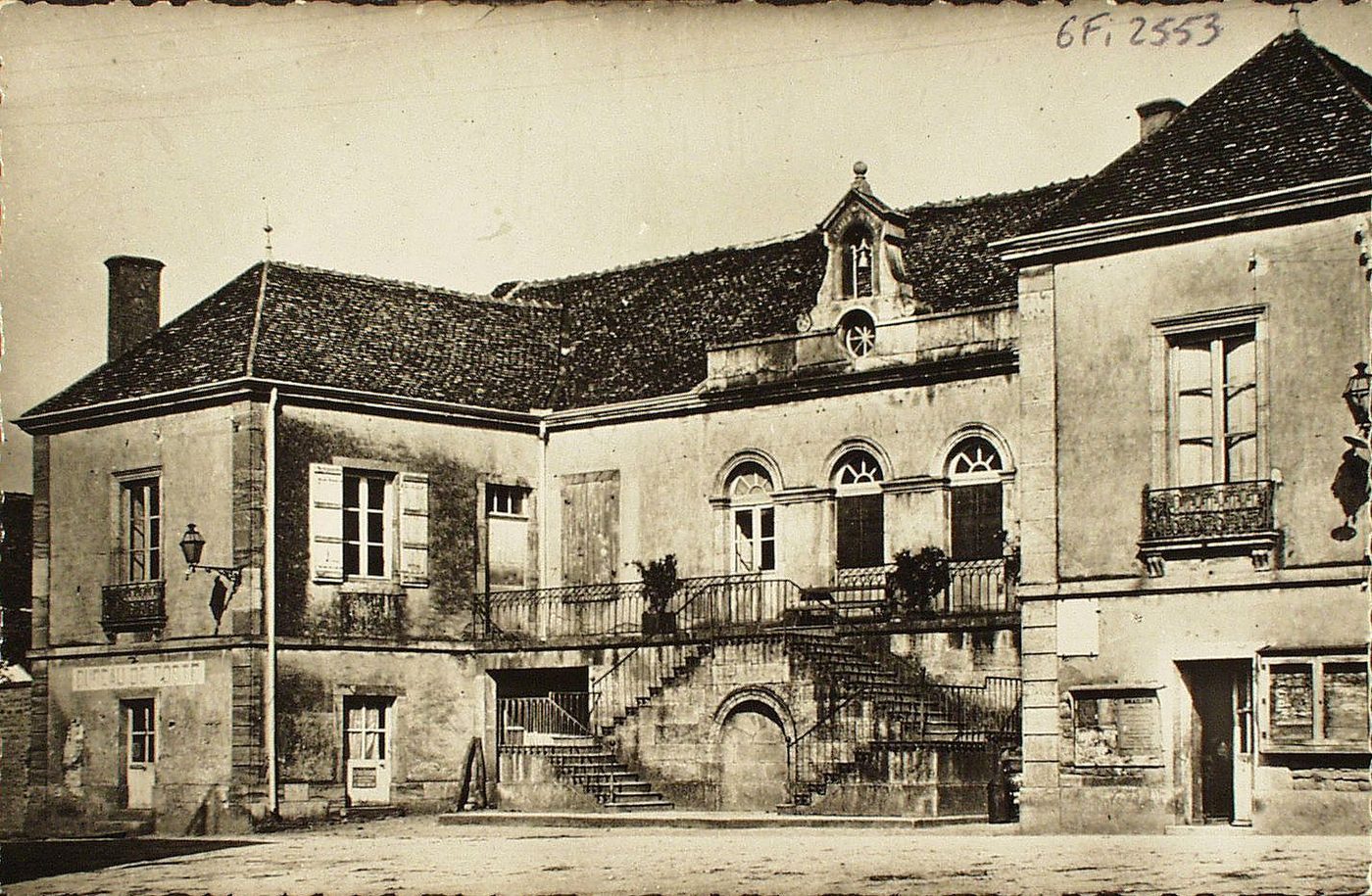 Nanton. La mairie.