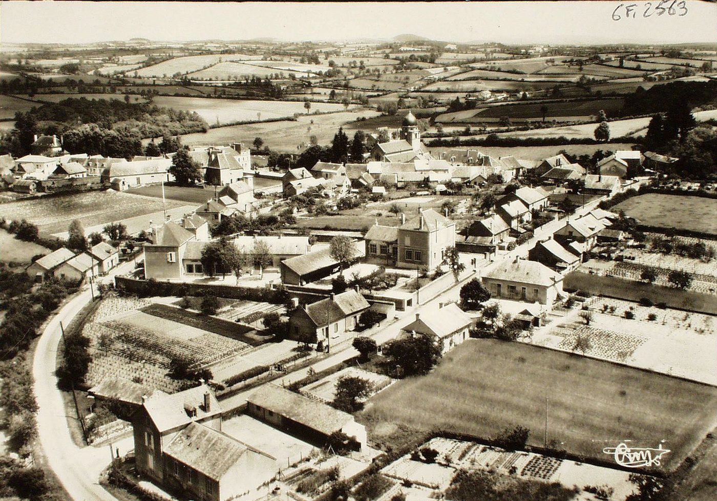 Neuvy. Vue générale aérienne.