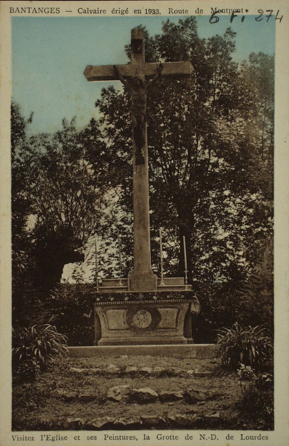 Bantanges. Calvaire érigé en 1933, route de Montpont. Visitez l'église et ses peintures, la grotte de N.D. de Lourdes.