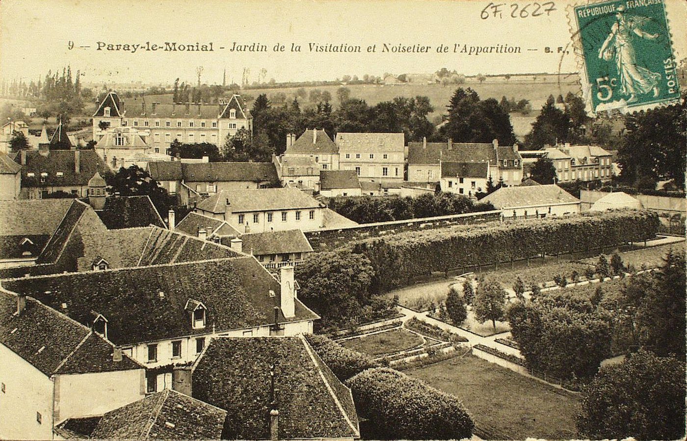 Paray-le-Monial. Jardin de la Visitation et Noisetier de l'Apparition.