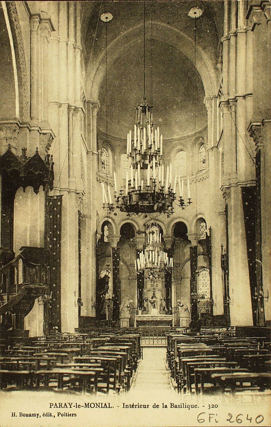 Paray-le-Monial. Intérieur de la basilique.