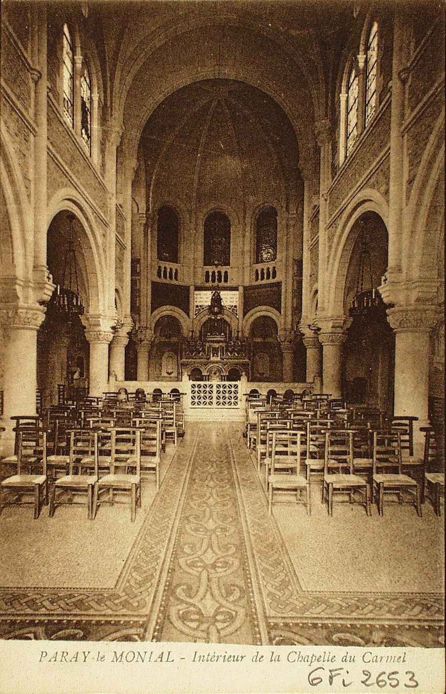 Paray-le-Monial. Intérieur de la chapelle du carmel.