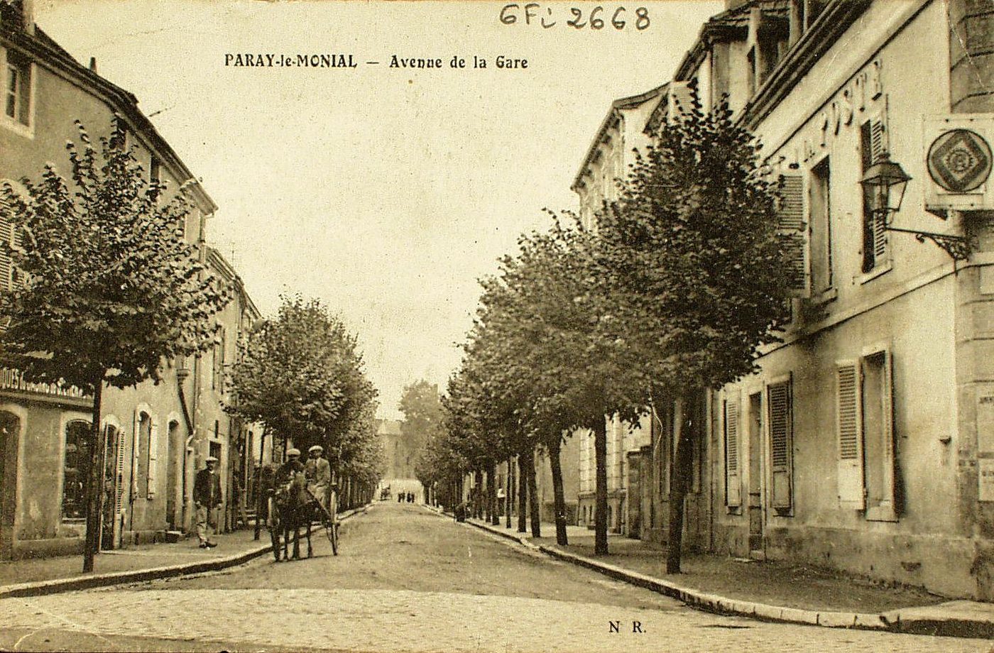 Paray-le-Monial. Avenue de la Gare.