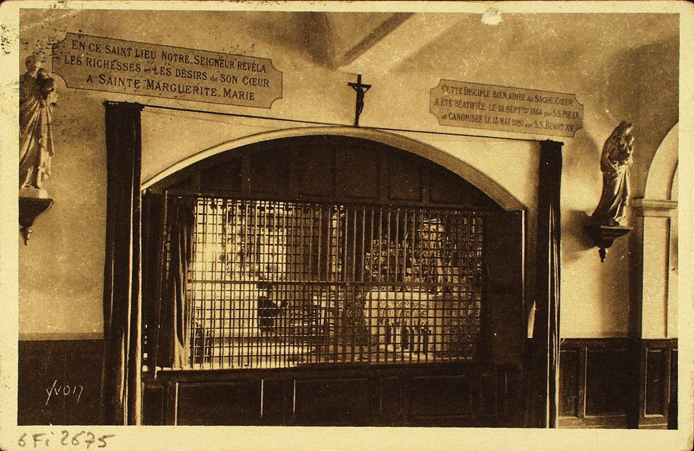 Paray-le-Monial. Monastère de la Visitation. Choeur des religieuses où sainte Marguerite-Marie Alacoque était en prière au moment des grandes révélations de 1673 à 1675.