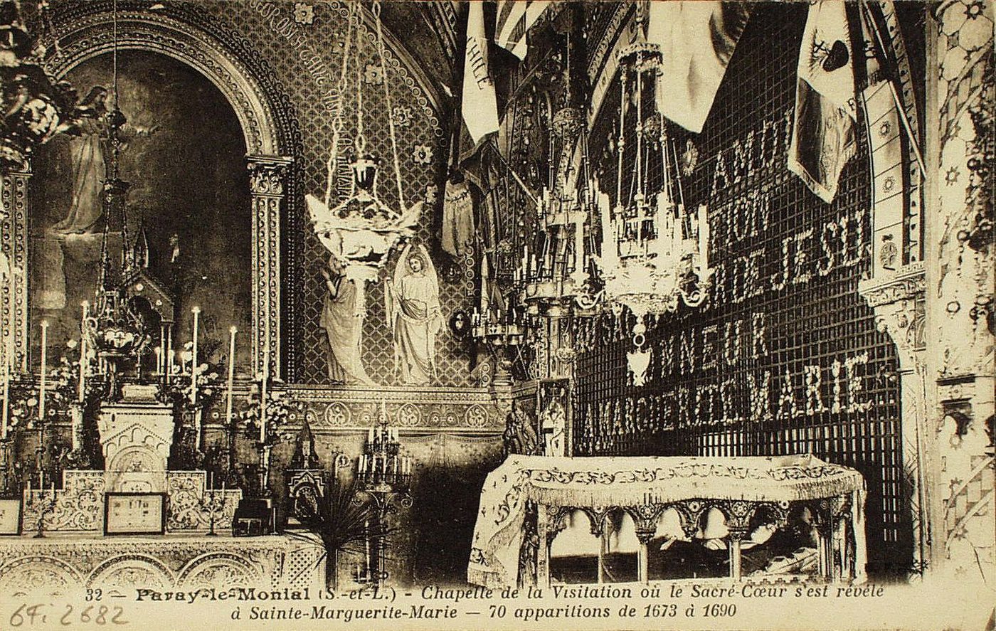 Paray-le-Monial. Chapelle de la Visitation où le Sacré-Coeur s'est révélé à sainte Marguerite-Marie. 70 apparitions de 1673 à 1690.