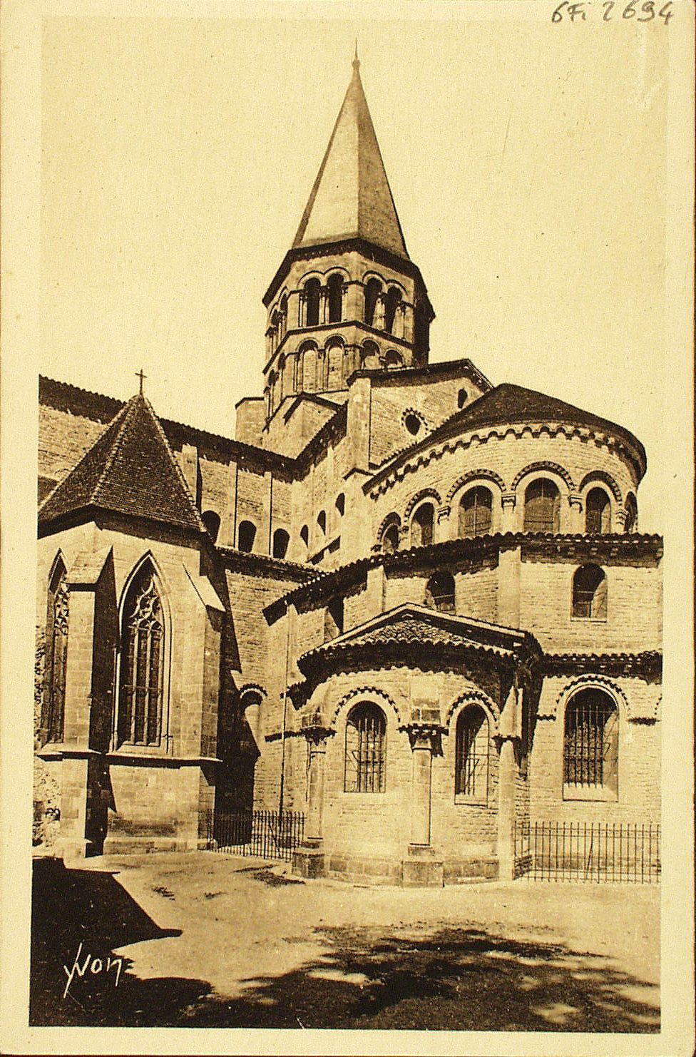 Paray-le-Monial. La basilique du Sacré-Coeur (XIe s.).