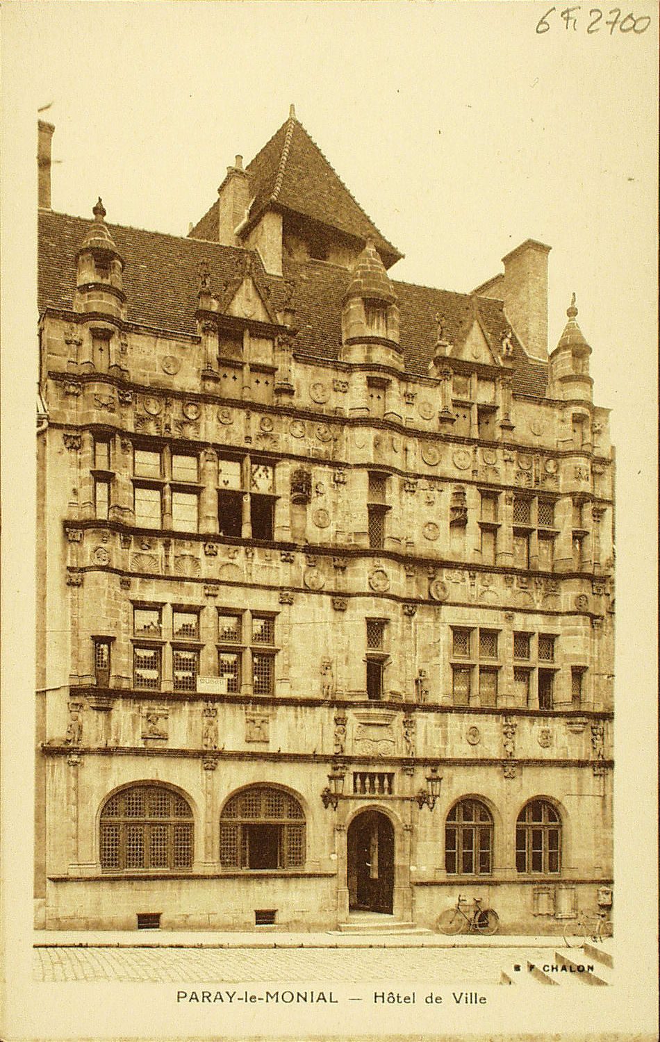 Paray-le-Monial. Hôtel de ville.