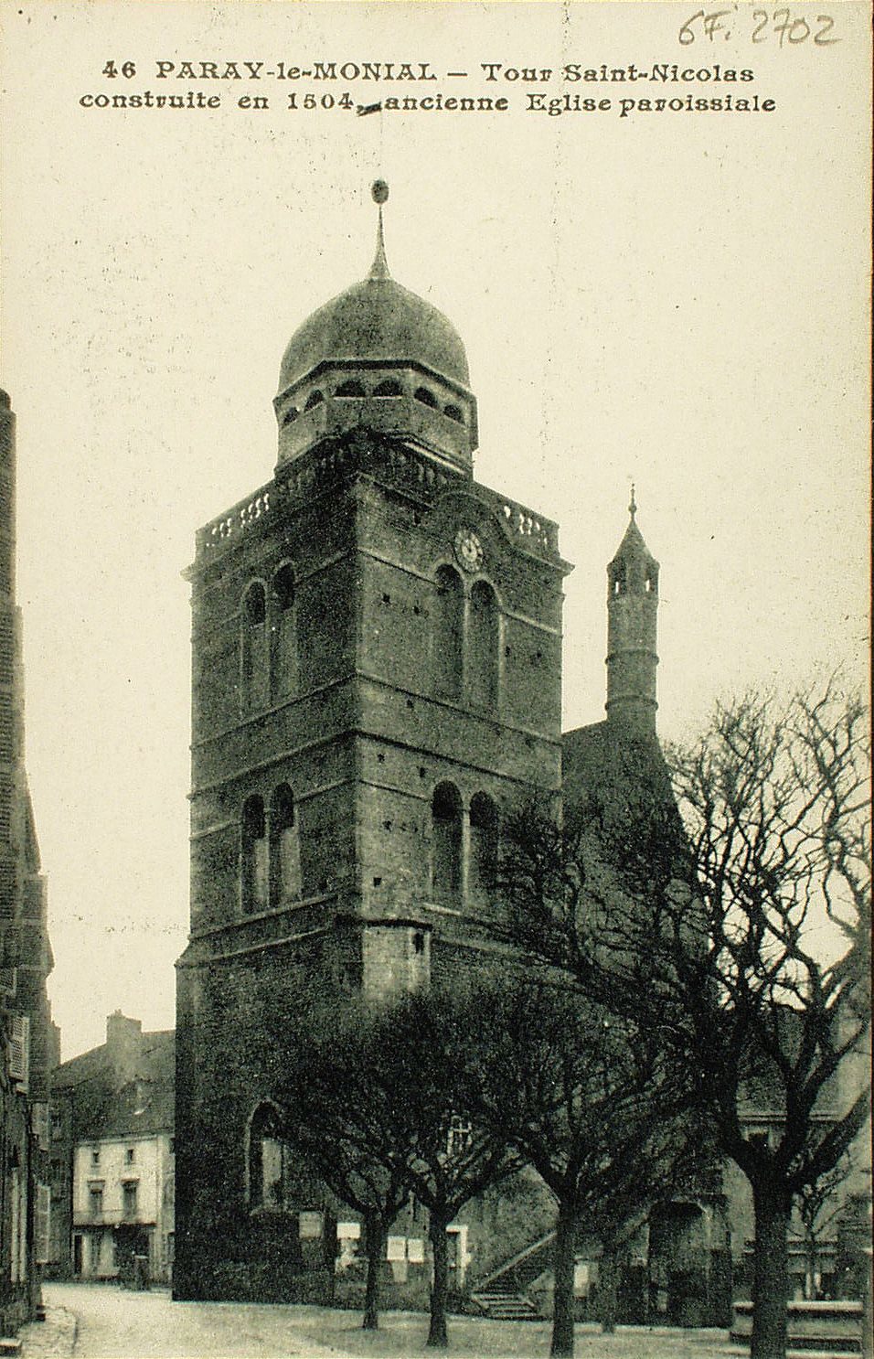 Paray-le-Monial. Tour Saint-Nicolas construite en 1804, ancienne église paroissiale.