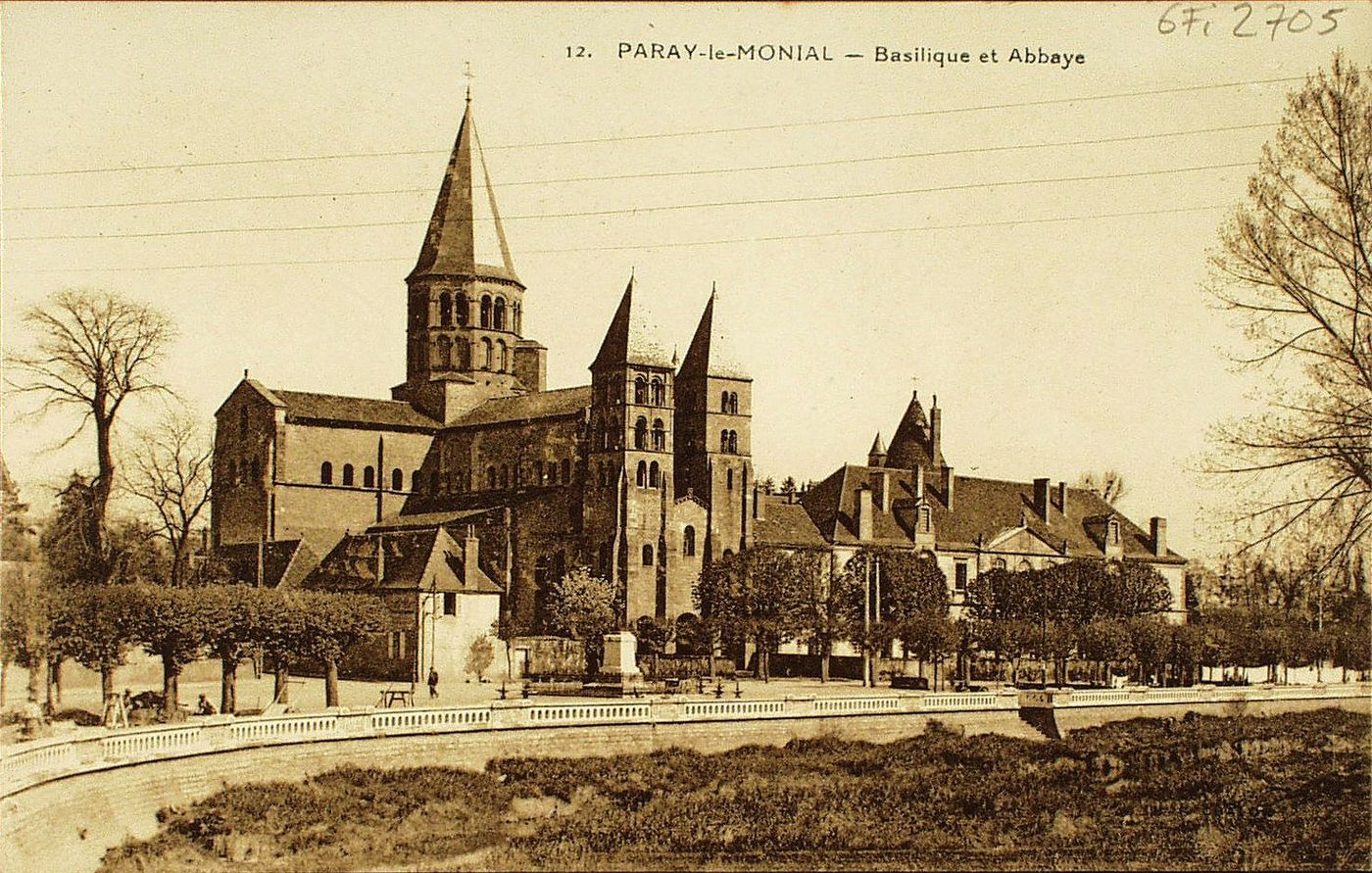 Paray-le-Monial. Basilique et abbaye.