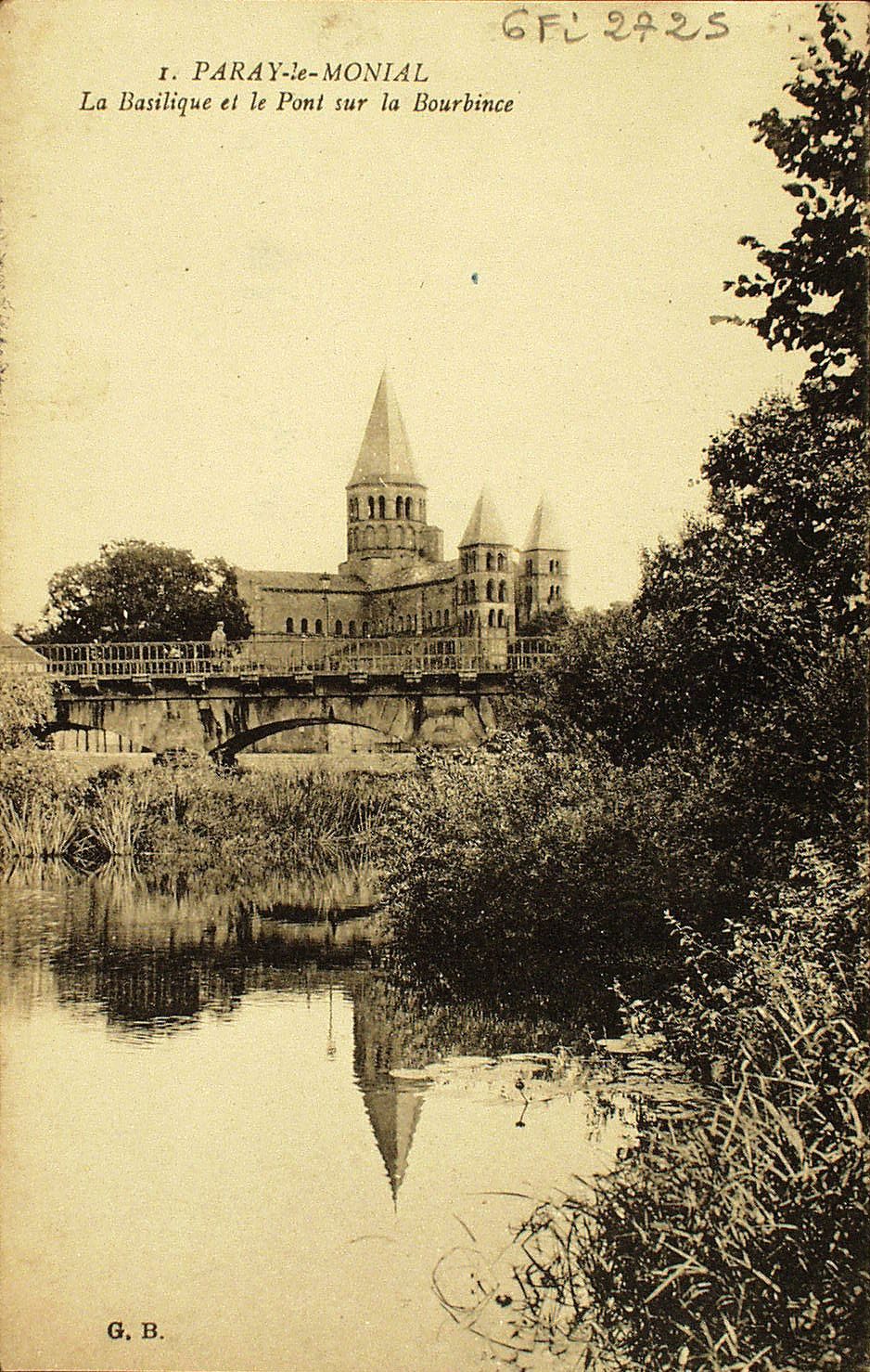 Paray-le-Monial. La basilique et le pont sur la Bourbince.