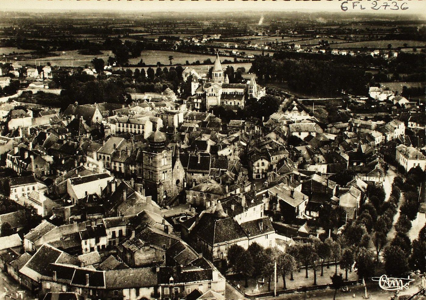 Paray-le-Monial. Vue générale aérienne.